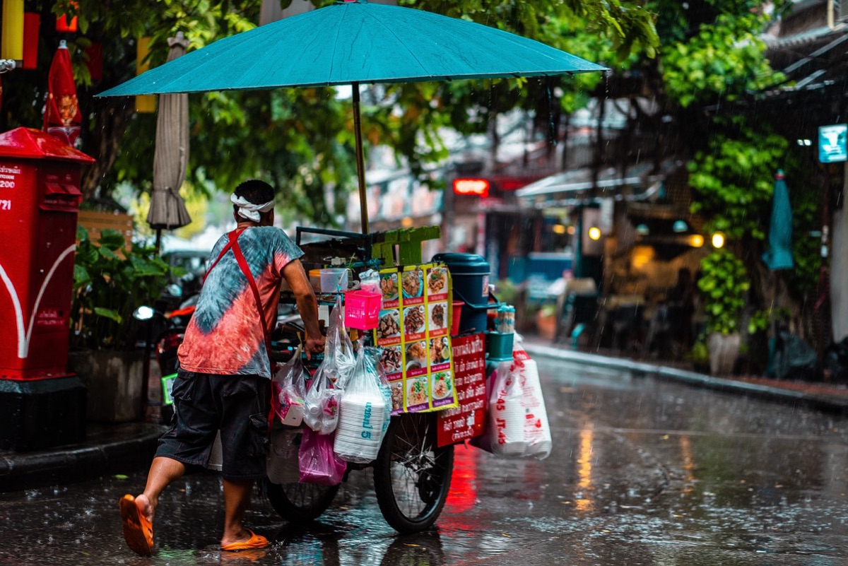 ベトナムの通り道で売られている食べ物
