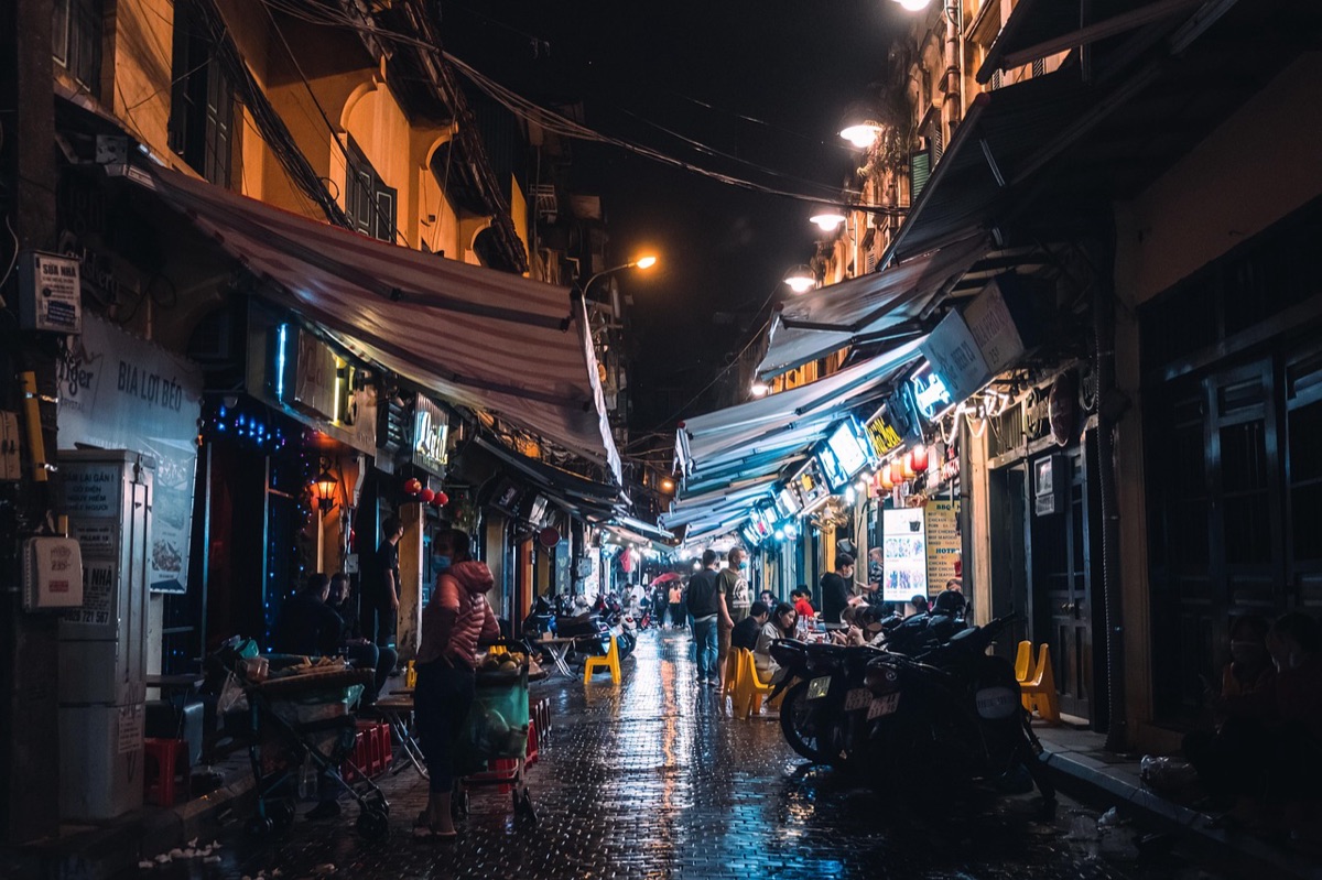 Rue de Hanoi avec YouTuber en tournage