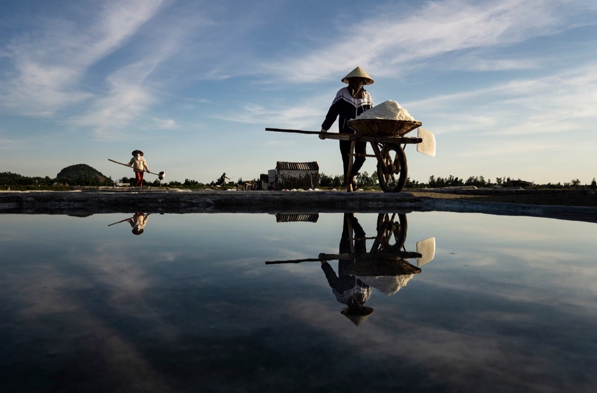 Un youtuber vietnam con instrumentos tradicionales