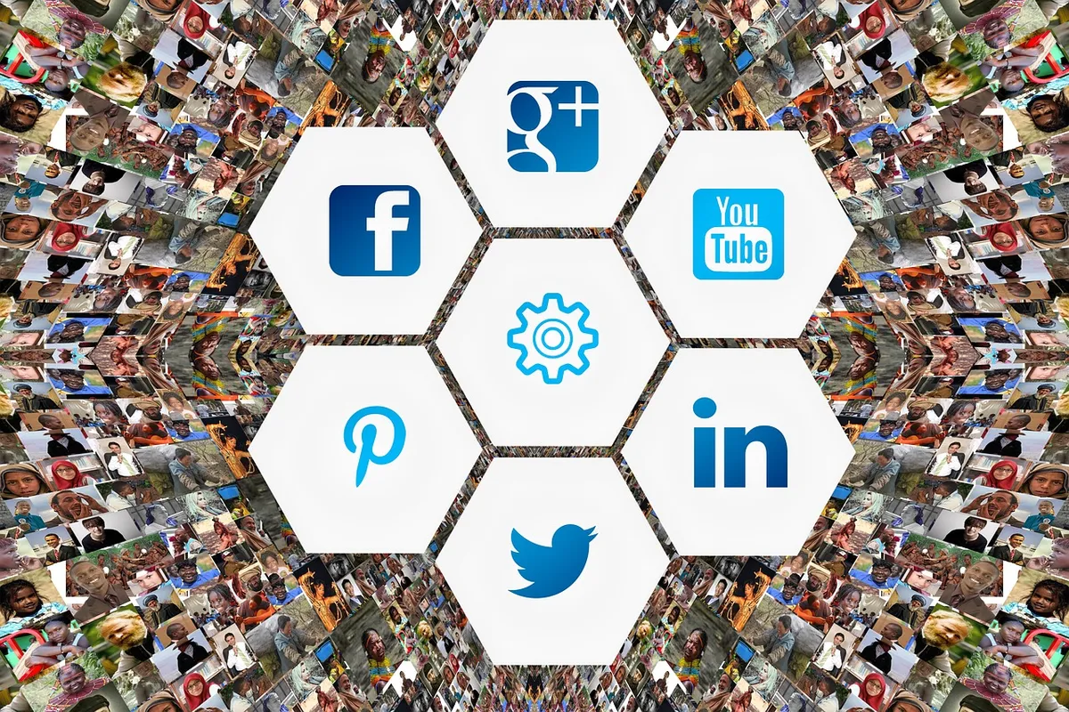 social media, faces, photo album, social networks, bullet, world, population, media, system, web, news, people, network, connection, connected, with each other,